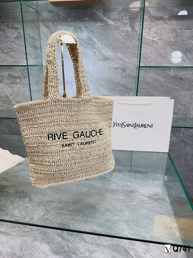 Saint Laurent Straw tote bags and quilted chain shoulder product detail image 8