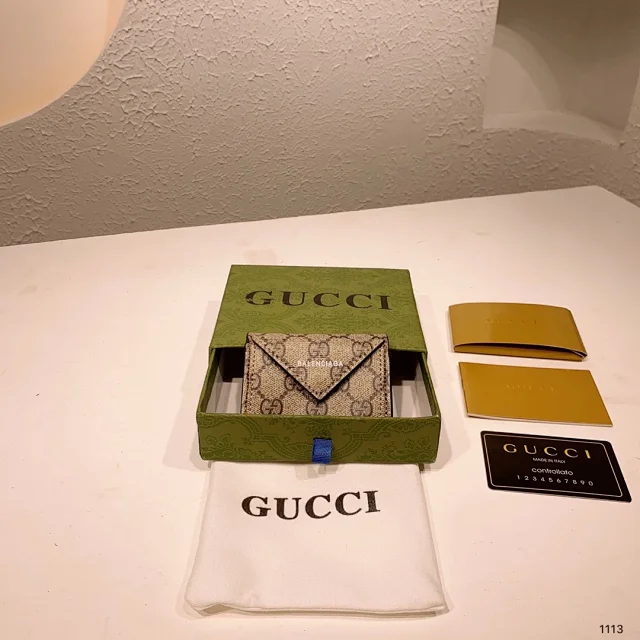 Gucci Crossbody Bags Monogram Zip-Top Bag product detail image 15
