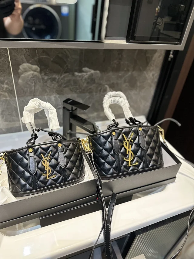 Saint Laurent Straw tote bags and quilted chain shoulder product detail image 10