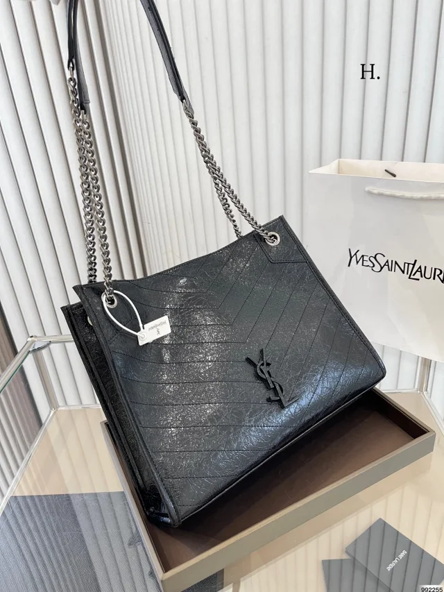 Saint Laurent Shoulder Bags Quilted Tote Bag product detail image 7
