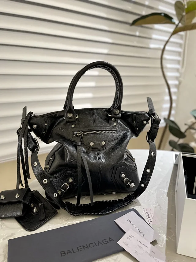 Balenciaga Shoulder Bags Studded Buckle Bag with Detachable Pouch product detail image 8
