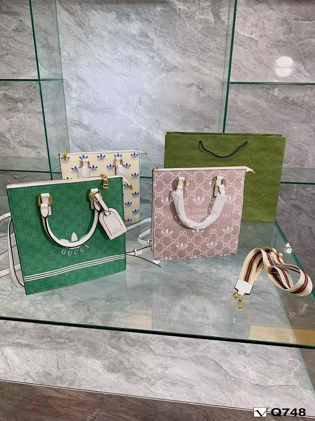 Gucci Handbags Logo Print Tote Bag product detail image 15