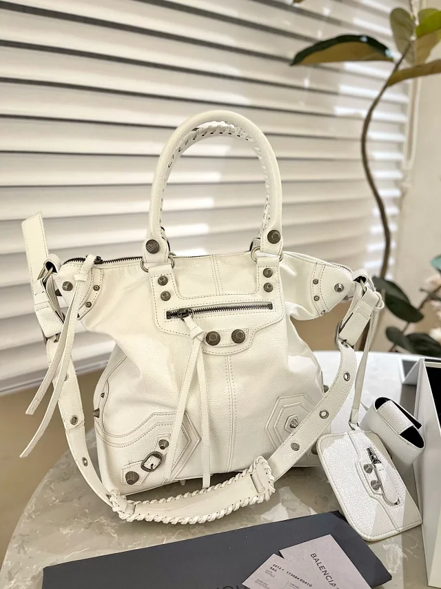 Balenciaga Shoulder Bags Studded Buckle Bag with Detachable Pouch product detail image 7