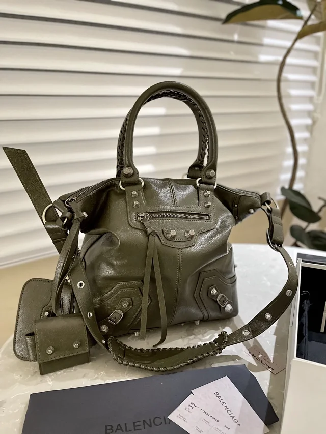 Balenciaga Shoulder Bags Studded Buckle Bag with Detachable Pouch product detail image 9