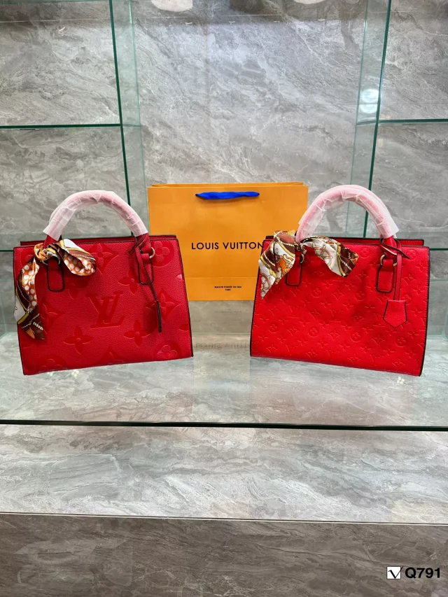 Gucci Handbags Logo Print Tote Bag product detail image 13
