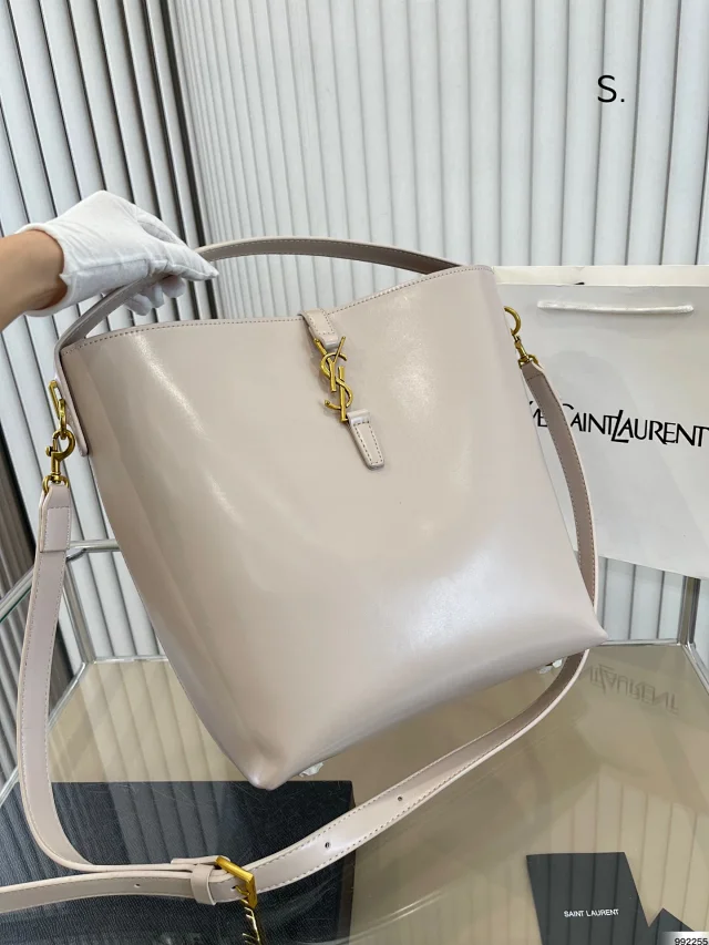 Saint Laurent Shoulder Bags Quilted Tote Bag product detail image 8