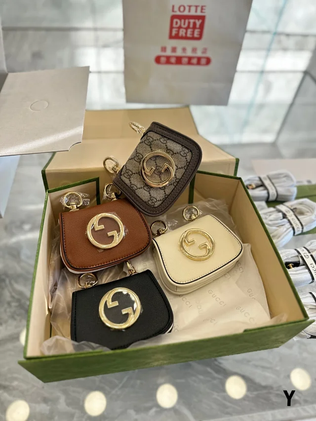 Gucci Crossbody Bags Monogram Zip-Top Bag product detail image 14