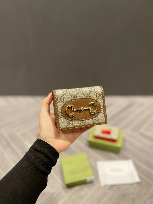 Gucci Crossbody Bags Monogram Zip-Top Bag product detail image 9