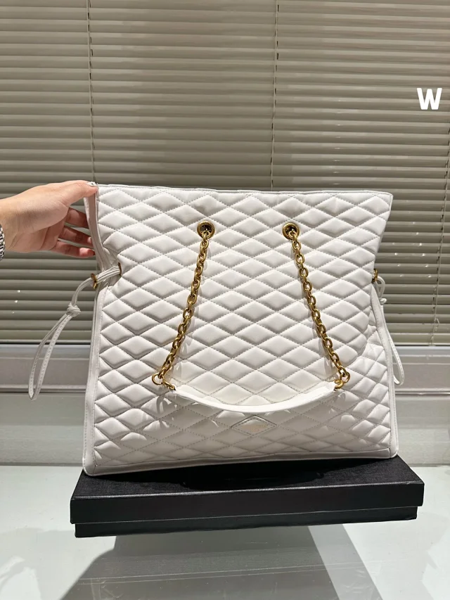 Saint Laurent Shoulder Bags Quilted Tote Bag product detail image 15