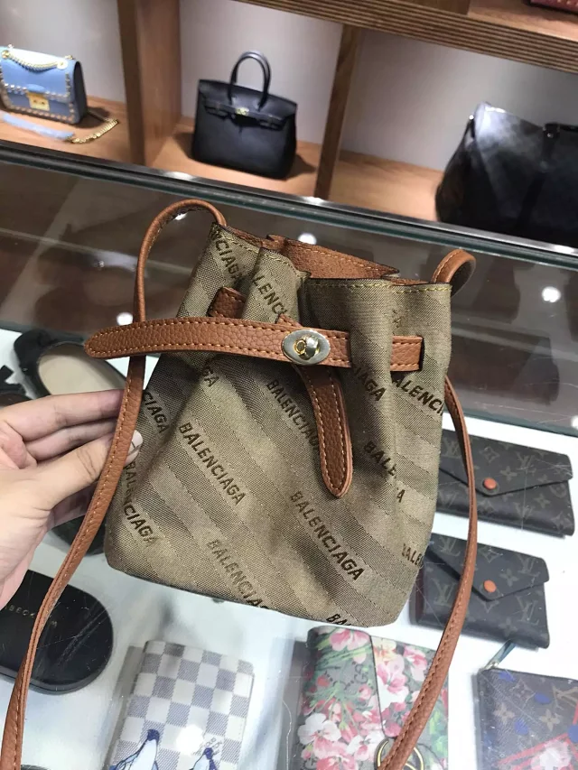 Balenciaga Crossbody Bags product detail image 5