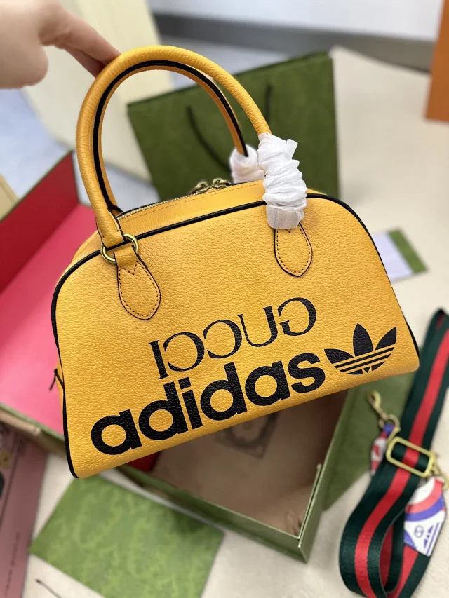 Gucci Shoulder Bags Top-Handle Bag with Chain Strap and Horsebit Detail product detail image 9