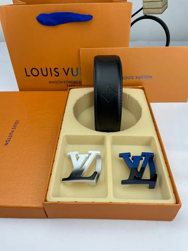 Louis Vuitton Belts Interchangeable LV Buckle Belt with Embossed Monogram Strap product detail image 5