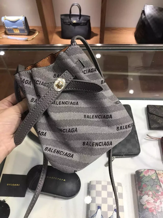 Balenciaga Crossbody Bags product detail image 4