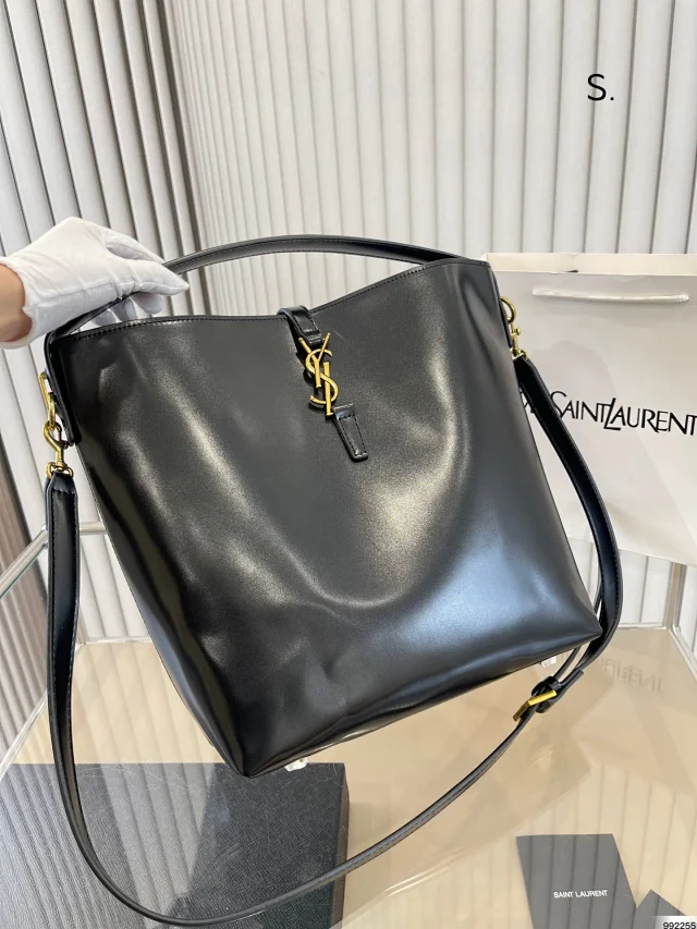Saint Laurent Shoulder Bags Quilted Tote Bag product detail image 10