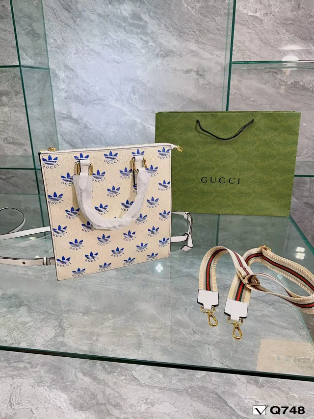 Gucci Handbags Logo Print Tote Bag product detail image 14