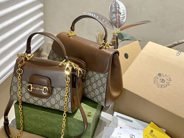Gucci Shoulder Bags Top-Handle Bag with Chain Strap and Horsebit Detail product detail image 3