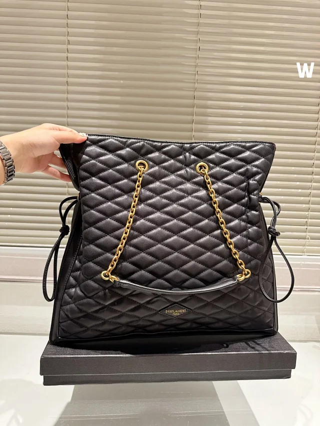Saint Laurent Shoulder Bags Quilted Tote Bag product detail image 14