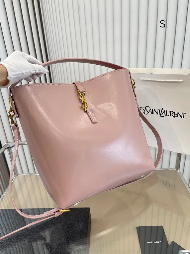Saint Laurent Shoulder Bags Quilted Tote Bag product detail image 11