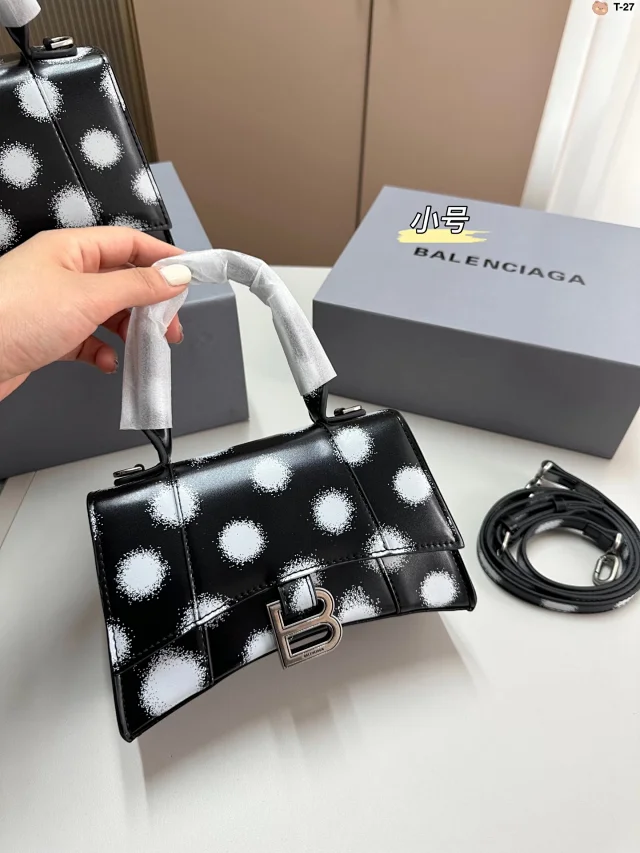 Balenciaga Crossbody Bags product detail image 10