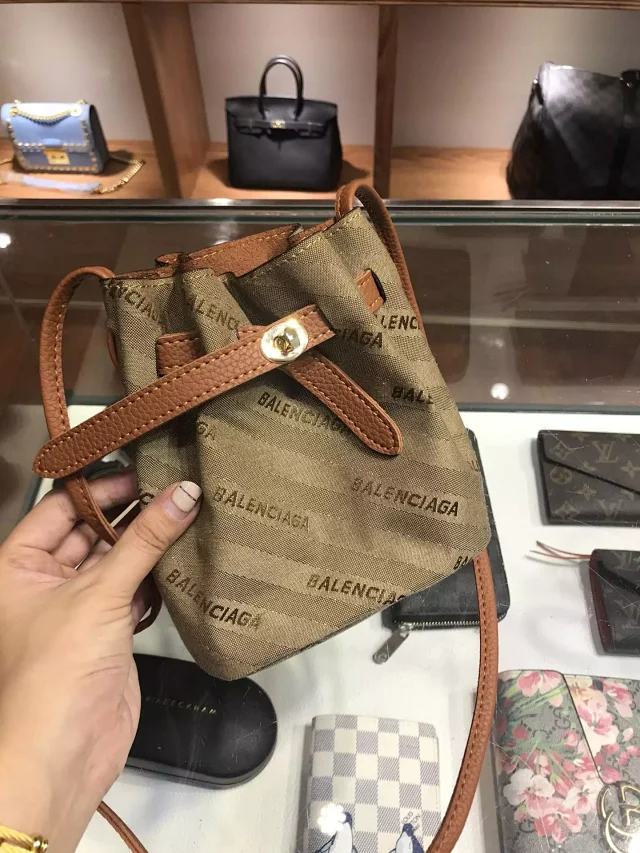 Balenciaga Crossbody Bags product detail image 3