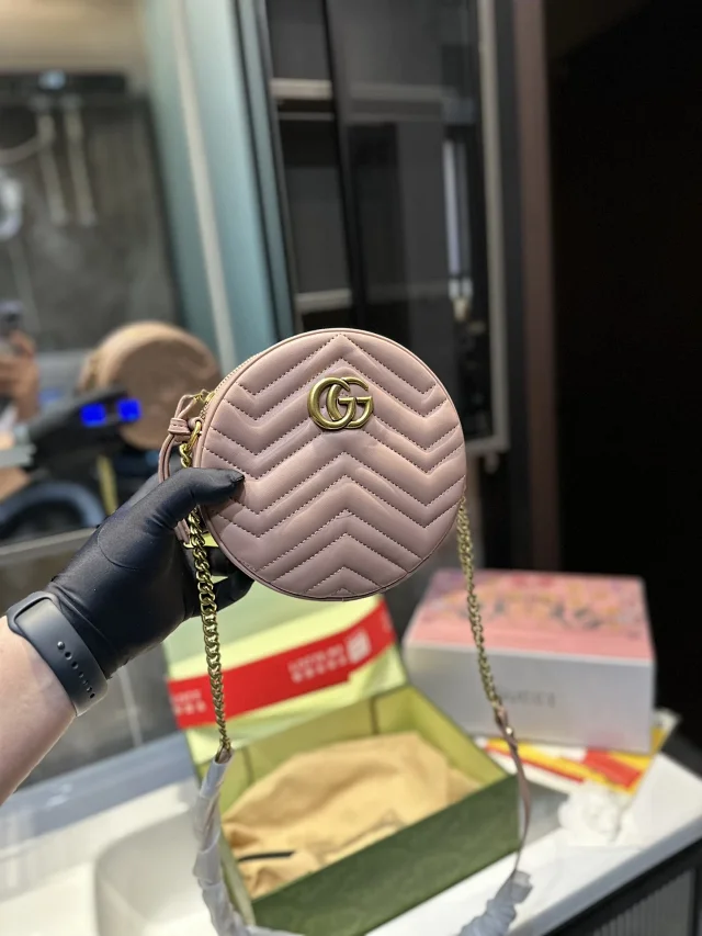 Gucci Crossbody Bags Round quilted chain-strap bag product detail image 6