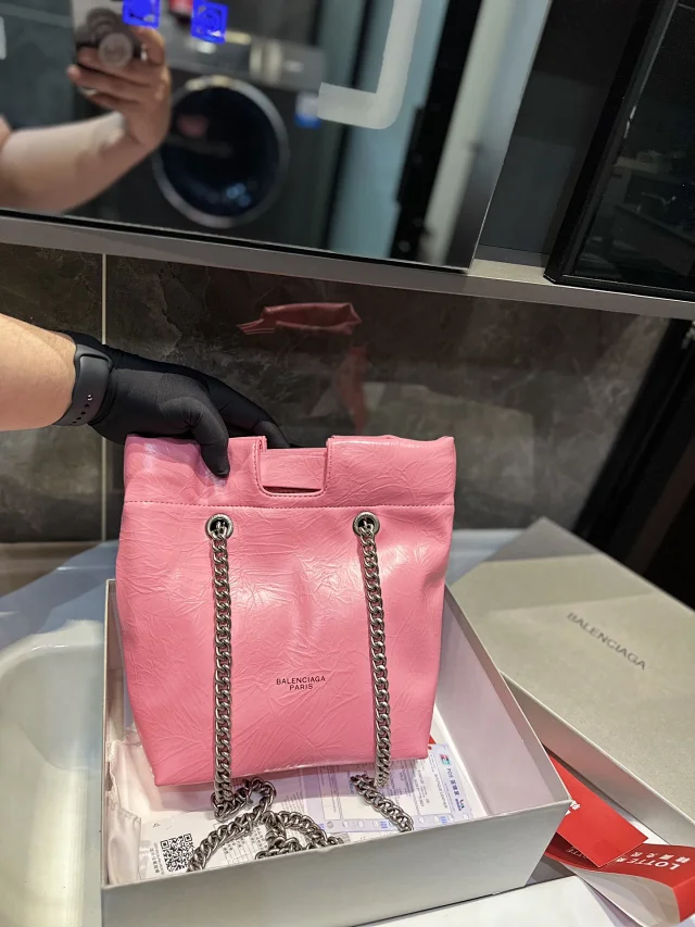 Balenciaga Crossbody Bags product detail image 9