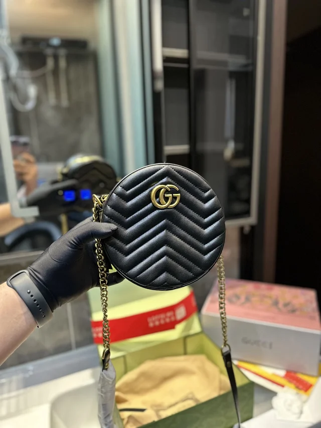 Gucci Crossbody Bags Round quilted chain-strap bag product detail image 4