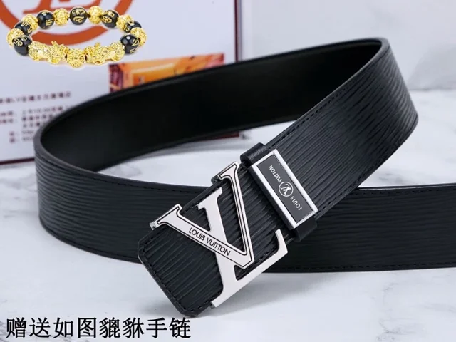 Louis Vuitton Belts LV Initiales buckle belt product detail image 2