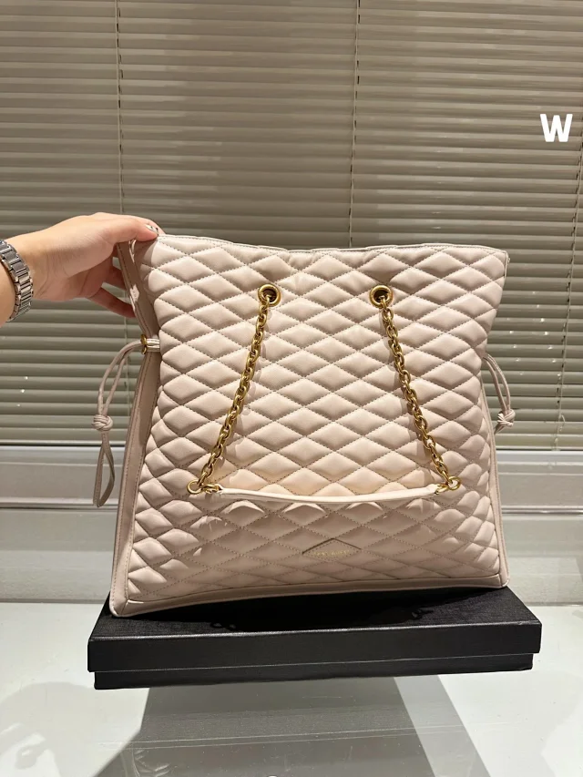 Saint Laurent Shoulder Bags Quilted Tote Bag product detail image 13