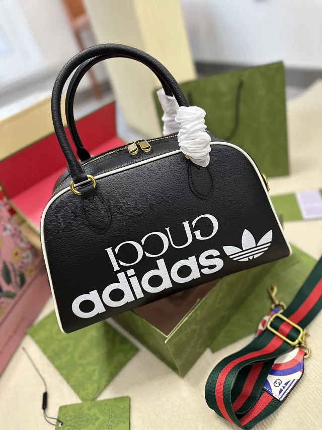 Gucci Shoulder Bags Top-Handle Bag with Chain Strap and Horsebit Detail product detail image 10