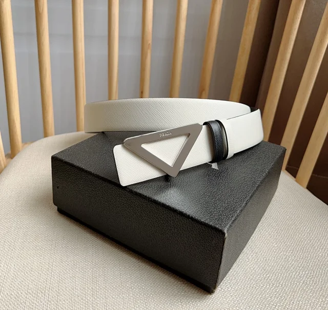 Prada Belts Leather belt with logo buckle product detail image 9