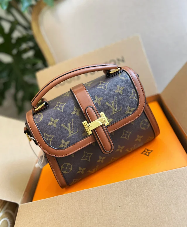 Gucci Shoulder Bags Top-Handle Bag with Chain Strap and Horsebit Detail product detail image 14