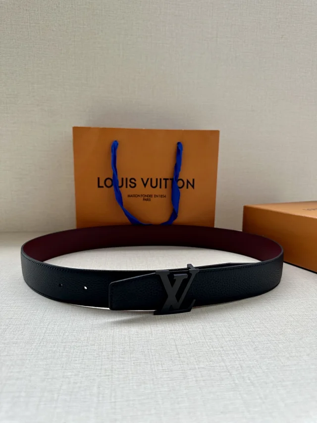 Louis Vuitton Belts LV Initials buckle belt product detail image 14