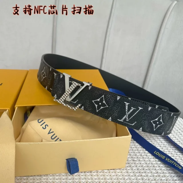 Louis Vuitton Belts LV Initiales buckle belt product detail image 7