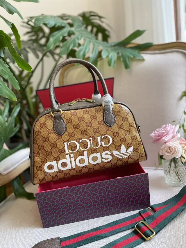 Gucci Shoulder Bags Top-Handle Bag with Chain Strap and Horsebit Detail product detail image 11