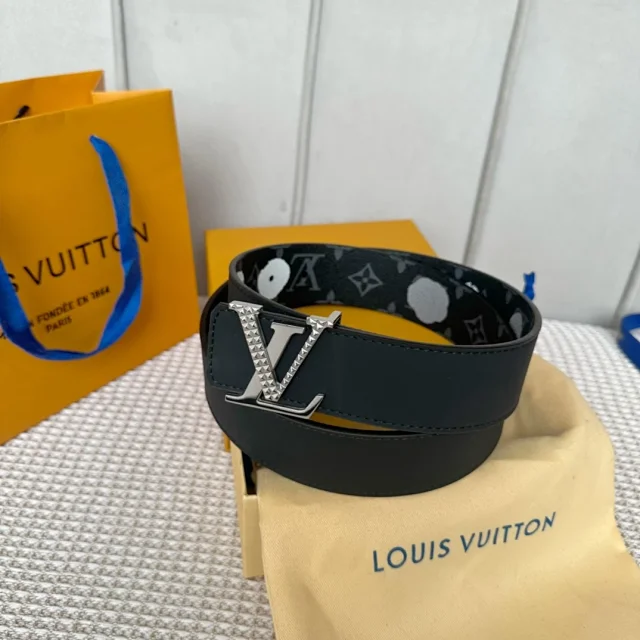 Louis Vuitton Belts LV Initiales buckle belt product detail image 9