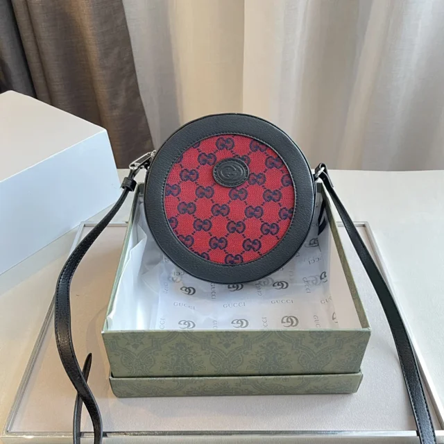 Gucci Crossbody Bags Round quilted chain-strap bag product detail image 1
