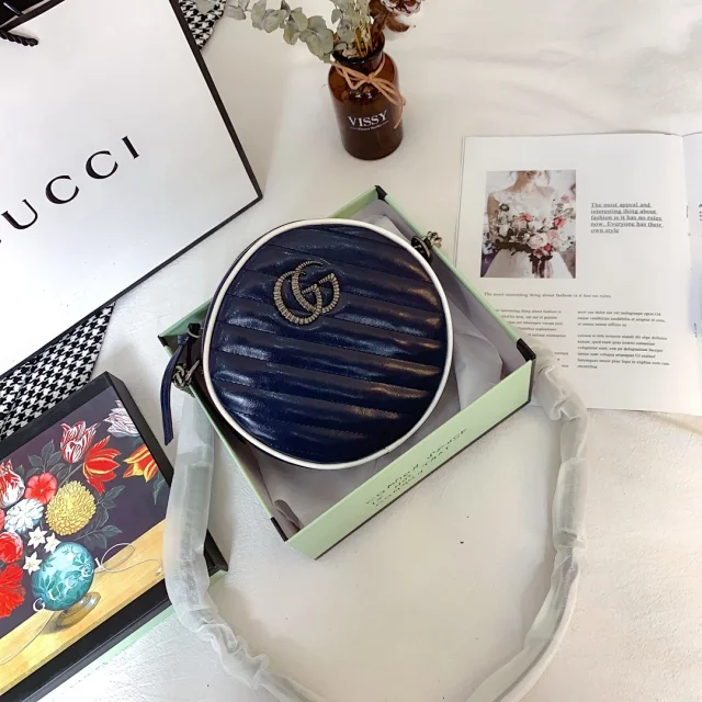 Gucci Crossbody Bags Round quilted chain-strap bag product detail image 2