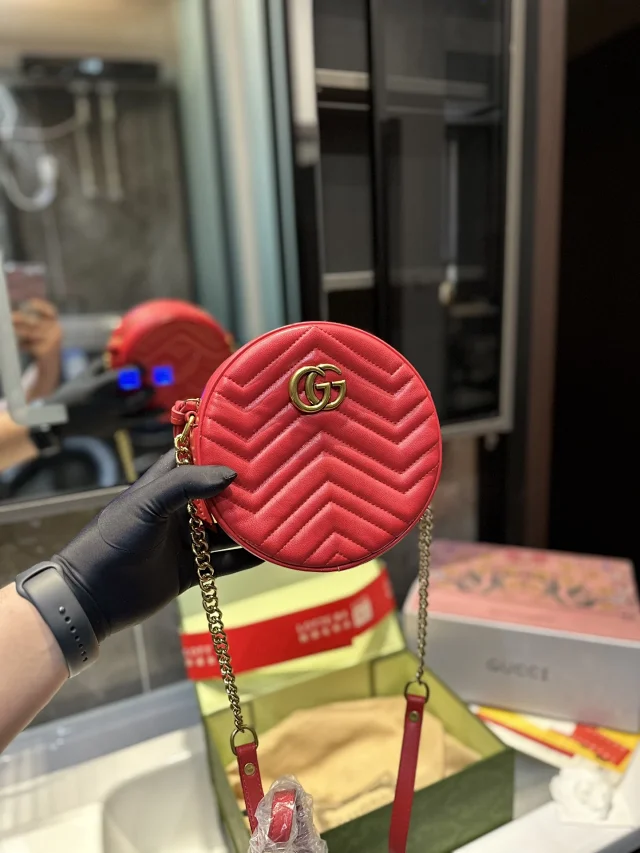 Gucci Crossbody Bags Round quilted chain-strap bag product detail image 5