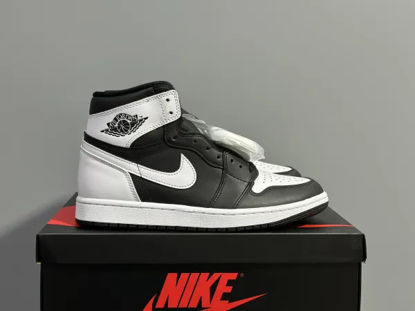 Air Jordan 1 High OG Pine Green Sneakers - 42