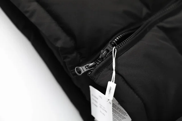 Lacoste Down Jackets Quilted and hooded styles product detail image 4