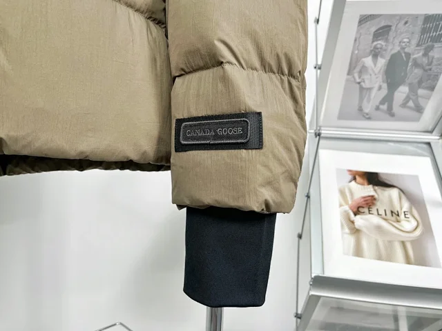Canada Goose Down Jackets Hooded puffer product detail image 27