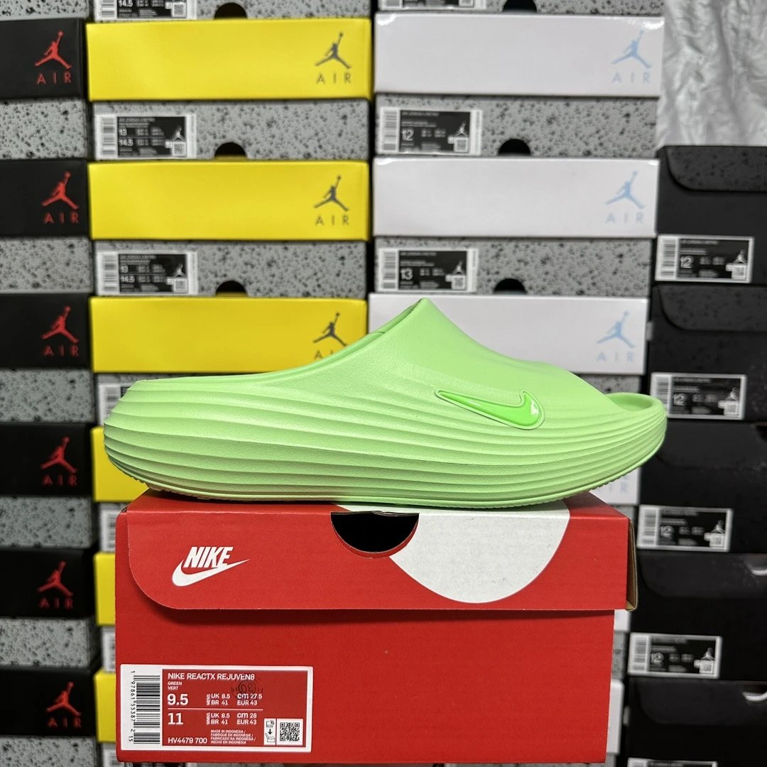 Green Slippers HV4479-700