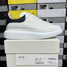 thumbnail for [Js version] collection of white shoes