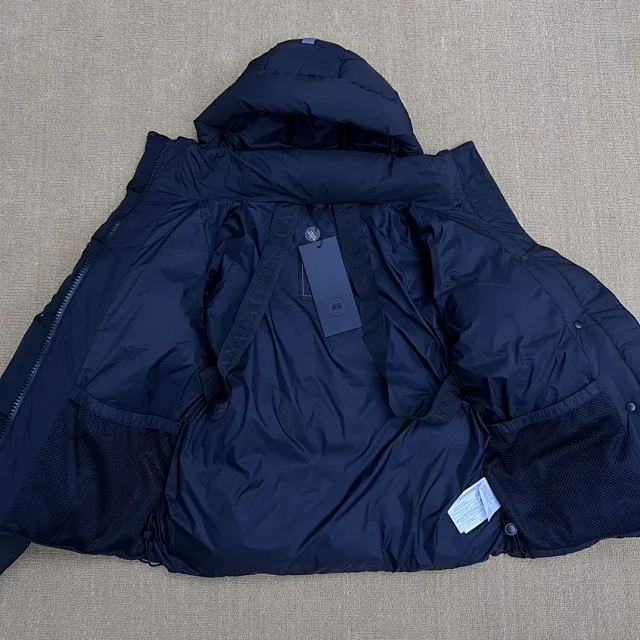 Canada Goose Down Jackets Hooded puffer product detail image 11