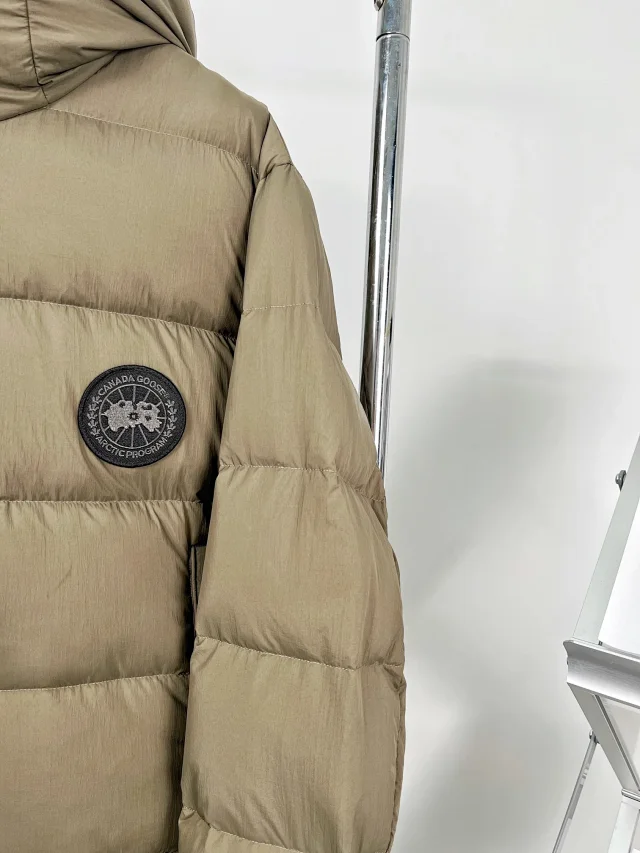 Canada Goose Down Jackets Hooded puffer product detail image 26