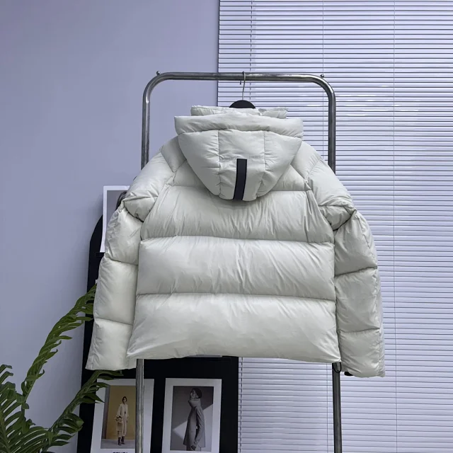 Canada Goose Down Jackets Hooded puffer product detail image 2