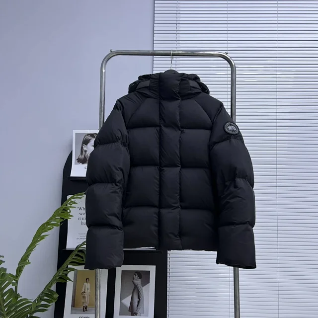Canada Goose Down Jackets Hooded puffer product detail image 6