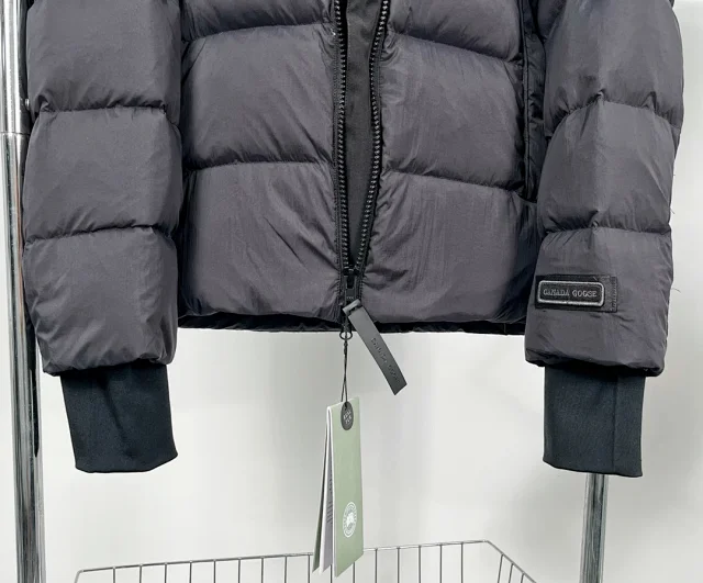 Canada Goose Down Jackets Hooded puffer product detail image 19