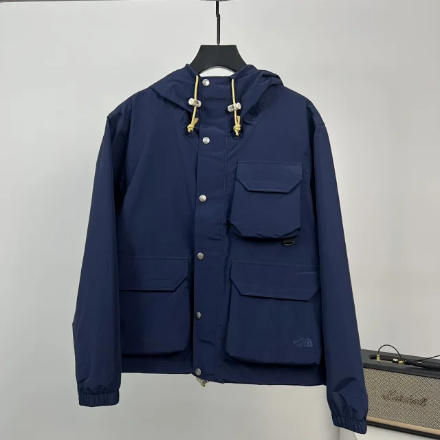 The North Face Jackets Multi-pocket hooded jacket product detail image 9